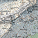Die beiden alten Wanderwege gemäss 1:25'000 er Karte aus dem Jahr 1971 in der SE-Flanke des Rossalpelispitz. Vereinzelt sind noch Markierungen sichtbar, Wegspuren gibt es kaum mehr. Während der Weg, der westlich des Rossalpelispitz ansetzt relativ gut begehbar ist (T4+), ist der Direktabstieg aus der Scharte zwischen Brünneli und Rossalpeli steil (T5, je nach Routenwahl und Verhältnissen offenbar auch T6, siehe [http://www.hikr.org/tour/post51902.html hier])