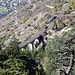 Aufstieg durchs Lüegelchi mit Blick hinunter zum Luogelkin-Viadukt