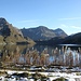 <b>Costeggiando il Lago di Ritóm (il “lago del Ri di Tom") raggiungiamo in venti minuti l’Alpe Ritóm (1858 m). </b>