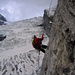 p47 en rappel devant une chute de séracs du Glacier de Rosenlaui.