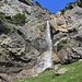 Im Frühling mit dem vielen Schmelzwasser ist der Wasserfall noch viel imposanter.
