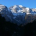 Mit jedem Meter in dem ich ins Val Tuors wandere zeigt sich der mächtige Piz Ela (3339m) prächtiger.<br /><br />Die wuchtige Berg links ist der Piz Rugnux (2736m).