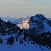 Aussicht vom Piz Forun (3052,3m) vorbei am Chlein Ducan / Ducan Pitschen (3004m) hiüber zum Älplihorn (3005,6m). Der Chlein Ducan ist ein anspruchsvoller Alpinwanderberg während das Älplihorn mit Ski ein besonders schönes Ziel ist. 
