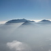 Gipfelrundblick: über der Magadino-Ebene Richtung Monte Tamaro dichter hochreichender Dunst
