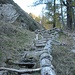 Il sentiero che sale dalla diga del Lago Sambuco, a Cort Vec di Tirz.