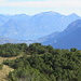 Blick Richtung Comersee mit Monte San Primo und Grigne
