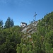 Am Gipfel des Spitzsteins steht auch eine Miniaturkapelle.