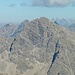 Zoom zum Großen Krottenkopf, rechts dahinter gibt sich die Zugspitze die Ehre.