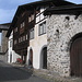 Il nucleo di Dorfli con la Haus zur Sust e la Burgturm. 