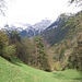 La collinetta della Flüeli sotto le rovine della torre di Zwing Uri. In questa zona fu rinvenuto un sito preistorico, risalente al 1500 a.C., che costituisce la più antica testimonianza della sedentarizzazione dell'uomo nella regione urana. 