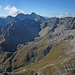 Die Lechtaler Prominenz zeigt sich hinter den Spießrutenspitzen: Blankahorn, Simeleskopf, Gatschkopf und Parseierspitze.