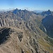 Die gewaltige Große Schlenkerspitze zeigt sich im Nordosten; rechts - ebenso markant - der Bergwerkskopf.