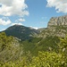 auf der Südwestseite der Schlucht, in der Mitte hinten Montagne de Beynes, 1601 m