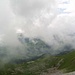 Blick von der Schattenwand zur Alp Mutteli (gländendes Dach) und in den Nebel gegen das Toggenburg