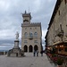 auf der Piazza della Libertà, wo das für die Sanmarineser wichtigste Gebäude steht: der Palazzo Pubblico (Regierungspalast). Erbaut 1884-1894, 1996 renoviert
