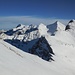 Der Ostgrat der Großen Riedlkarspitze wird über ein steiles Schneefeld erreicht.