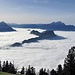 dickes Nebelmeer unten im Tal, darunter liegt der Vierwaldstätter See