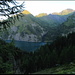 Beim Aufstieg, Lago di Luzzone. Auf der anderen Talseite werden die Bergspitzen züchtig von der Sonne geküsst.