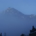 Geheimnisvolle Morgenstimmung - langsam gibt der Nebel die Berge frei