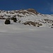 Ab 1900m hat's definitiv genügend Schnee für Schneeschuhlaufen oder Skifahren.<br /><br />Der Felsgipfel ist der Tschainghel Mellen / Roten Turra (2372m).