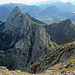 Blick vom Gipfel auf den weiteren Verlauf der Tour: Sabachjoch, Schneid, Gehrenspitze.