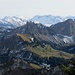 ... jene ein wenig näher ...