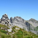 Blick über den Gipfelsteinmann zum "Dach" Liechtensteins, den Grauspitzen. Ein ander Mal...