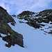 Aus Nordosten, dem Normalaufstieg zum Gufelstock von der Widersteiner Furggel, leitet das ziemlich steile aber breite Couloir Chlotel bis auf die Hochebene unterhalb des Gipfels hinauf. Das Foto zeigt den Einstieg ins Chlotel.