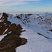 Aussicht vom Gufelstock (2436,1m) unterhalb ds Gipfels auf die Gipfeln im Norden mit Höch (2426m), Chli Höch (2400m), Heustock (2384m) und Schwarzstöckli (2385m).