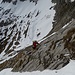 [u Lena] auf der meist schneefreien alpinen Route zum Jöchlisattel, während (im Hintergrund zu sehen) der Zustieg zum Wildhuser Schafberg über eine geschlossene Schneedecke führte.