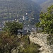 In der offiziellen Routenbeschreibung heißt es: "Den besten Blick und spannende Kletterpartien bergab mit Eisentritten und Festhalteseilen bieten die Rosssteinfelsen gegenüber von Oberwesel." 