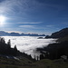 Oberhalb der Alp Furgglen: Die Hochnebeldecke hat bereits den Fuss des Mattstocks erreicht
