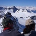 Am Gipfel, unendliche Aussicht Richtung Westen zu unserem [http://www.hikr.org/tour/post2888.html Skitourenziel] morgen, das heutige zweite Ziel Silvrettahorn rechts ausserhalb. 