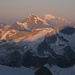 In der Mitte Grand Combin, rechts davon Mont Blanc. Vor Mont Blanc Grande Jorasse.