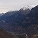 Aussicht auf die Terrassen der rechten Talseite der Leventina (Faidàl und Sassàn) und die Hängetäler Val Cramosino, Val Nèdro, Val Marcri, Val d'Ambra von rechts nach links.