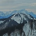 Zoom: Über dem Setzberg schaut die Zugspitze herüber.