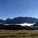 Achenkirch liegt im Nebel, der Guffert stiehlt selbst den mächtigen Unnützen die Show. 