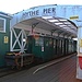 Der Hythe Pier Train steht zur Abfahrt bereit. 1881 erbaut ist dies die älteste Pier-Bahn der Welt.