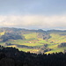 Dort drüben war es die ganze Zeit einfach heller....rechts hinten die Aglo Winterthur.<br /><br />Eine schöne Wanderung führt von Steg über den Höhenrücken zum Bachtel und nach Wald