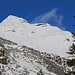 Aussicht von der Kehre P.1592m zum Tierbodenhorn (2269m). Zu dieser Zeit wusste ich noch nicht dass ich am nächsten Tag auf diesem Gipfel stehen werde da mein Gipfelziel eigentlich der Grosse Chärpf war.