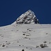 Von der Skihütte Obererbs (1700m) sieht man nur gerade die obersten Meter des Gipfelaufbaus vom Gross Kärpf / Gross Chärpf (2794,0m)