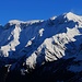 Aussicht von der Skihütte Obererbs (1700m) auf Piz Segnas (rechts; 3098,6m) und Piz Sardona / Surenstock (links; 3055,8m).