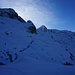 durch den Karst mit direkte Aussicht auf die "Kingline" im Kanin. NE Wand des Forato, bei der dürftigen Schneelage nur zu erahnen. http://www.planetmountain.com/News/shownews1.lasso?l=1&keyid=40805