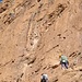 Der Klettersteig ist so kurz, dass man noch viel Zeit hat, den "richtigen" Kletterern auf den diversen Routen in der Todra-Schlucht zuzuschauen. Die Waende um die Todra herum sind das bekannteste Kletterrevier Marokkos und im Winter immer gut besucht.