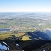 NW-Panorama Rigi Kulm : Küssnacht a. R., das Mittelland, Jura, Schwarzwald und die Vogesen. Maximale Sicht-Distanz: 164 km.