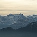 Leicht rötlicher Himmel (Saharastaub?) über dem Uri Rotstock.