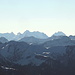 Blick nach Süden: Vorne die Hochwangkette, ganz hinten die Berninagruppe