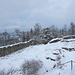 Auf dem Gipfelplateau der Ruine Neutoggenburg, von der nur noch die ca. 2 m dicke Ringmauer um den Burghof erhalten ist