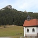 Kleine Kapelle auf dem Rückweg im Vilstal, oben der Falkenstein