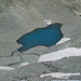 Einmalige Farbkombination am namenlosen See 2883 müM, gesehen vom namenlosen Gipfel 3060 müM.